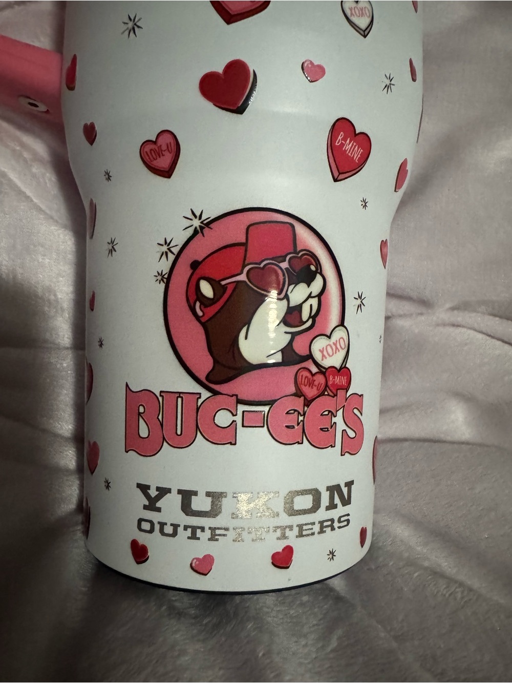 Buc-ee’s Limited Edition 2024 Pink & White Heart Pattern CollectorTravel Tumbler - Picture 3 of 6